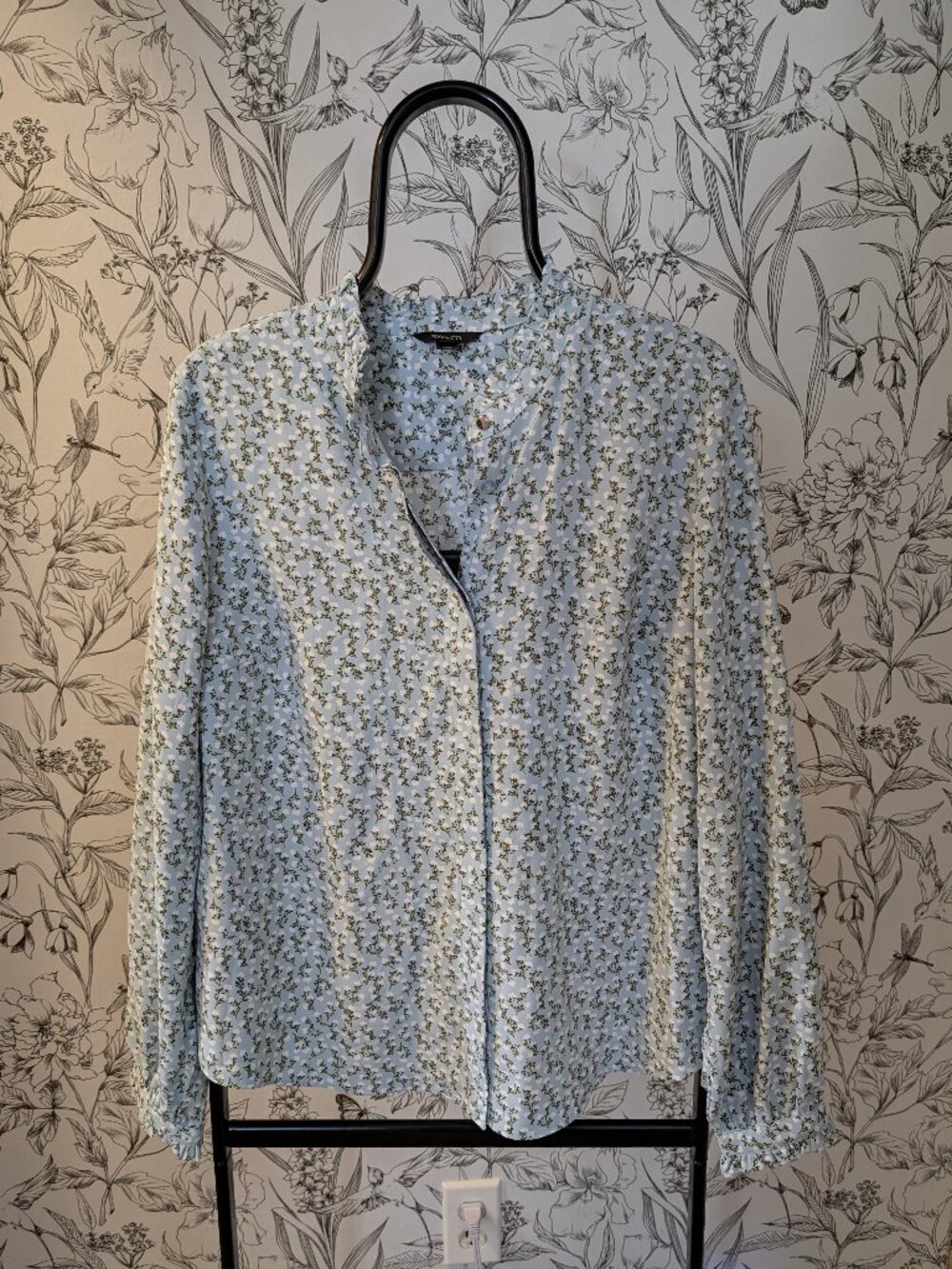 RW&CO Blue Floral Blouse | Size Large | Lightweight & Feminine
